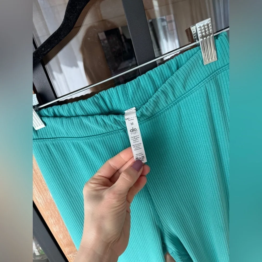 ALO leggings ribbed blissful high waisted 7/8 ocean teal emerald workout